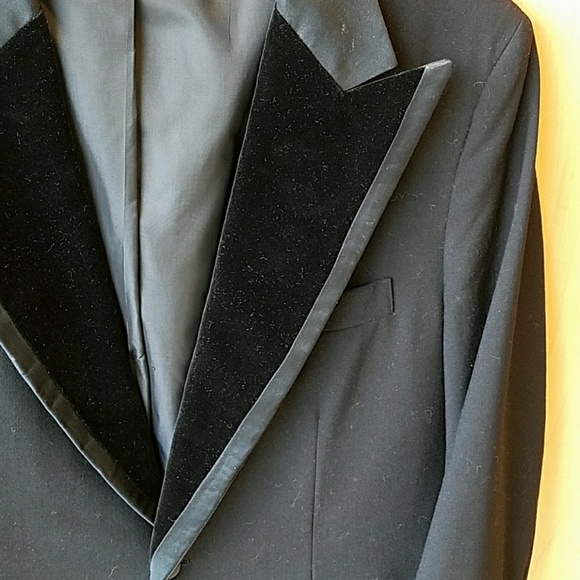 Vintage tuxedo jacket & Bond book - Picture 3 of 8
